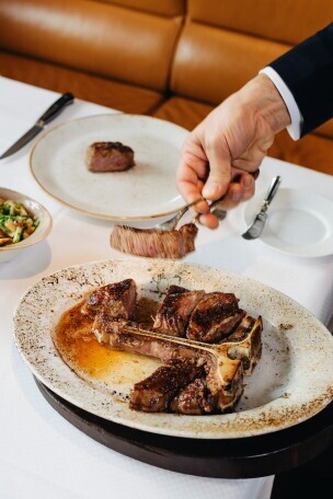 Chef de Partie in unserem Prime Steakhouse "THEO's" (m/w/d), 2. Bild